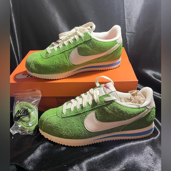 Nike Green Suede Athletic Shoes with White Accents - Picture 1 of 5